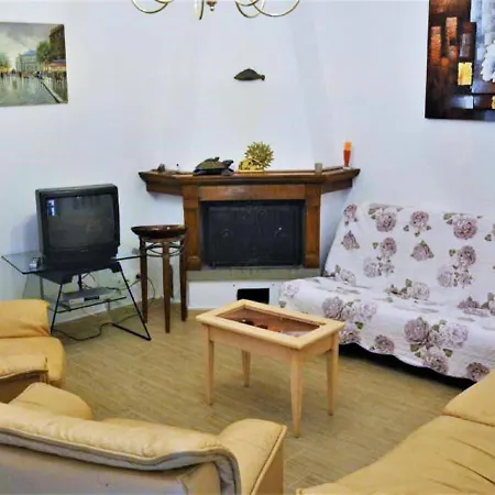 Inviting Holiday In Castiglione Del Lago With Garden 펜션