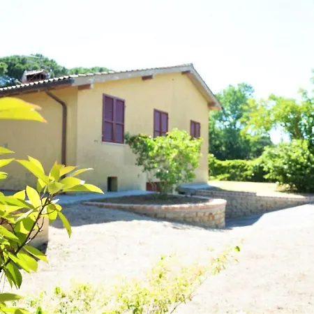 펜션 Inviting Holiday In Castiglione Del Lago With Garden Borghetto (Umbria)
